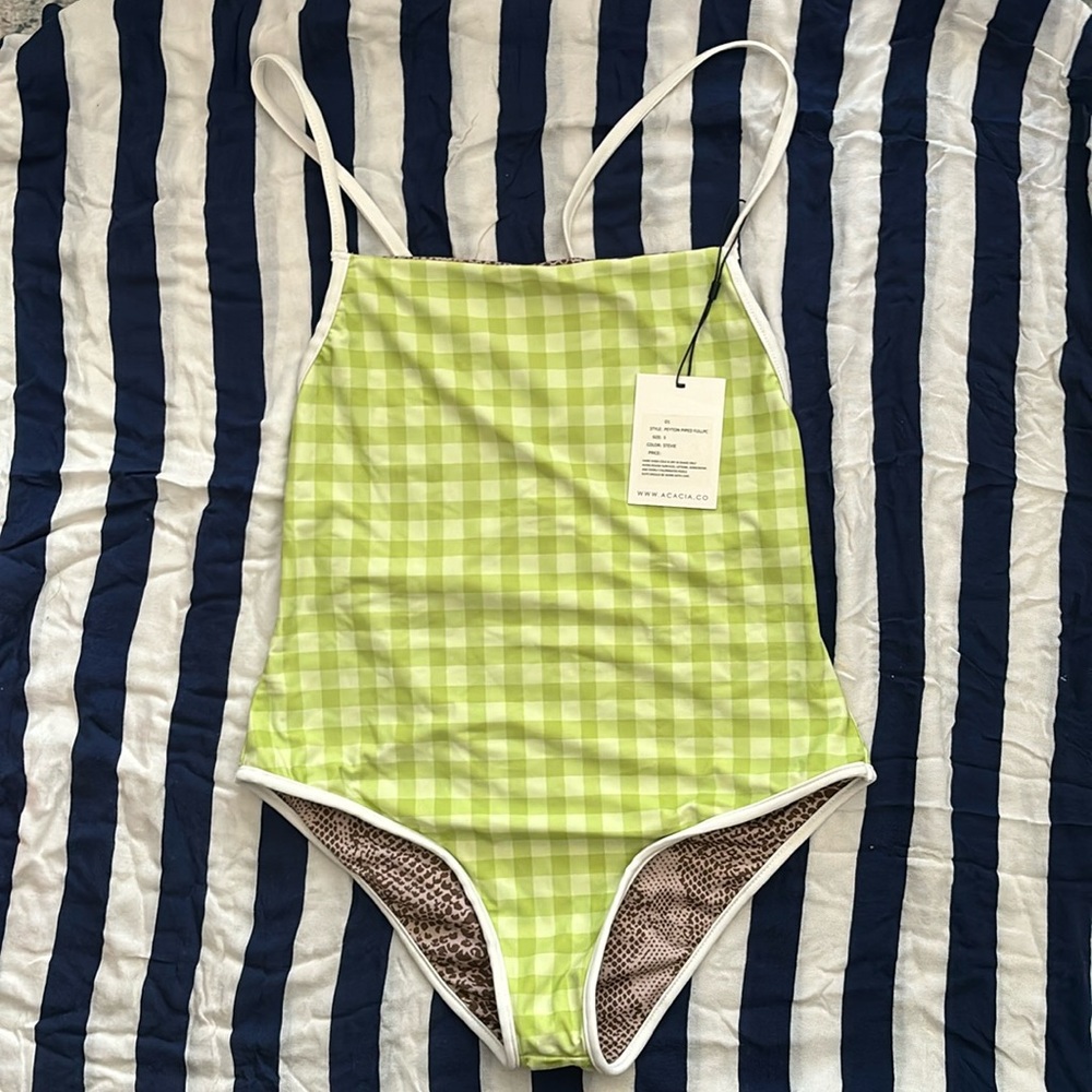 New with tags Acacia Peyton full piece in Stevie print
